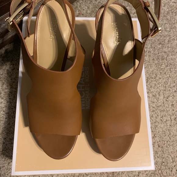 Michael kors platform wedges - Picture 3 of 5
